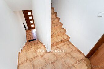 Ev.č. 00205 Na prodej nabízíme prostorný rodinný dům o celko