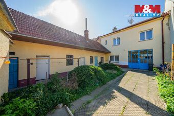 Nabízíme k prodeji rodinný dům se dvěma samostatnými bytovým
