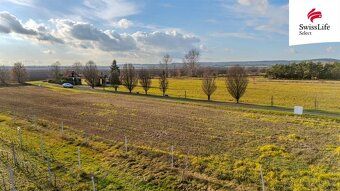 Nabízíme k prodeji stavební pozemek o výměře 1 057 m v obci 