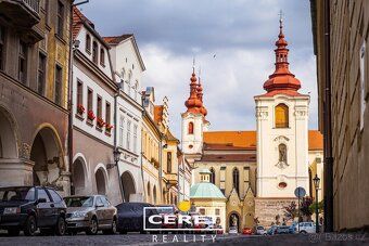 Pronájem reprezentativního obchodního prostoru 288 m2.
Nabíz