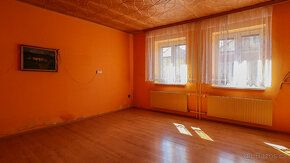 Nabízíme k prodeji rodinný dům se zahradou a garáží v klidné