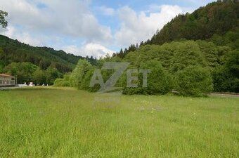 Pozemek o celkové rozloze 4500 m2 se nachází v Potůčníku , 1