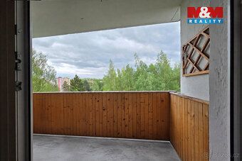 Nabízíme k pronájmu prostorný a světlý byt 3+1 s balkonem v 