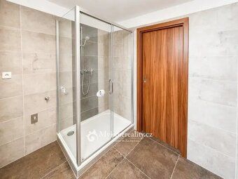Ev.č. IL25077 Hledáte krásné bydlení s balkónem a garážovým 