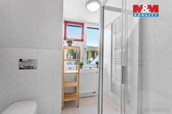 Nabízíme k prodeji krásný prakticky řešený podkrovní byt 2+k