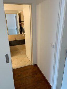 Nabízím k pronájmu slunný byt 2+kk mezonetového typu o užitn