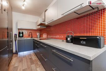 , prodeji velmi vzdušný byt 3+kk, 71 m² se zaskleným balkone