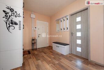 , prodeji velmi vzdušný byt 3+kk, 71 m² se zaskleným balkone