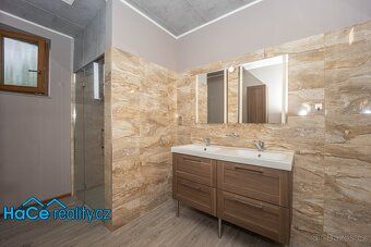 Ev.č. 00156 Nabízíme k prodeji moderní a částečně vybavený r