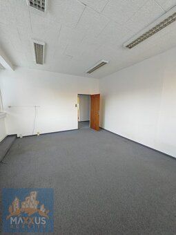 Nabízíme k pronájmu kancelář č.402 o podlahové ploše 16,2 m2