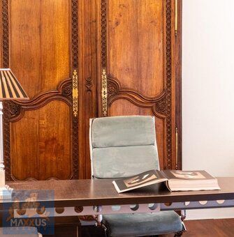 Zrekonstruovaná samostatně stojící vila k pronájmu se snadno