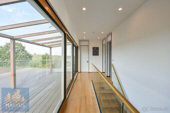 Nabízíme k prodeji luxusní moderní dvoupodlažní dům 5+kk o p