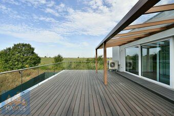Nabízíme k prodeji luxusní moderní dvoupodlažní dům 5+kk o p