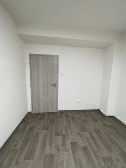 Nabízíme k pronájmu ve městě Velké Opatovice. Tento cihlový 
