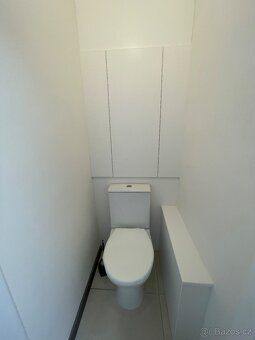Nabízíme k pronájmu ve městě Velké Opatovice. Tento cihlový 