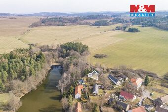 Zděná chata o zastavěné ploše 17m² částečně vybavená na poze