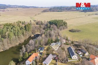 Zděná chata o zastavěné ploše 17m² částečně vybavená na poze