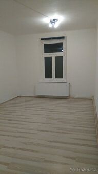 Pronajmeme cihlový větší byt 3+kk v Chebu u divadla (89 m2, 