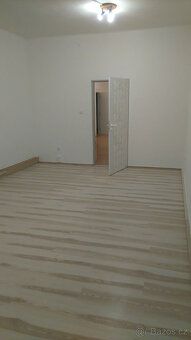 Pronajmeme cihlový větší byt 3+kk v Chebu u divadla (89 m2, 