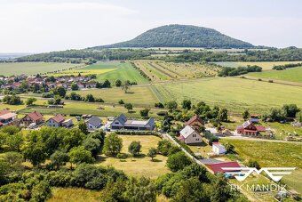 Ev.č. 686-3 Stavební pozemek v Ctiněvsi – 30 minut od Prahy
