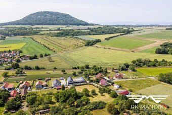 Ev.č. 686-3 Stavební pozemek v Ctiněvsi – 30 minut od Prahy

