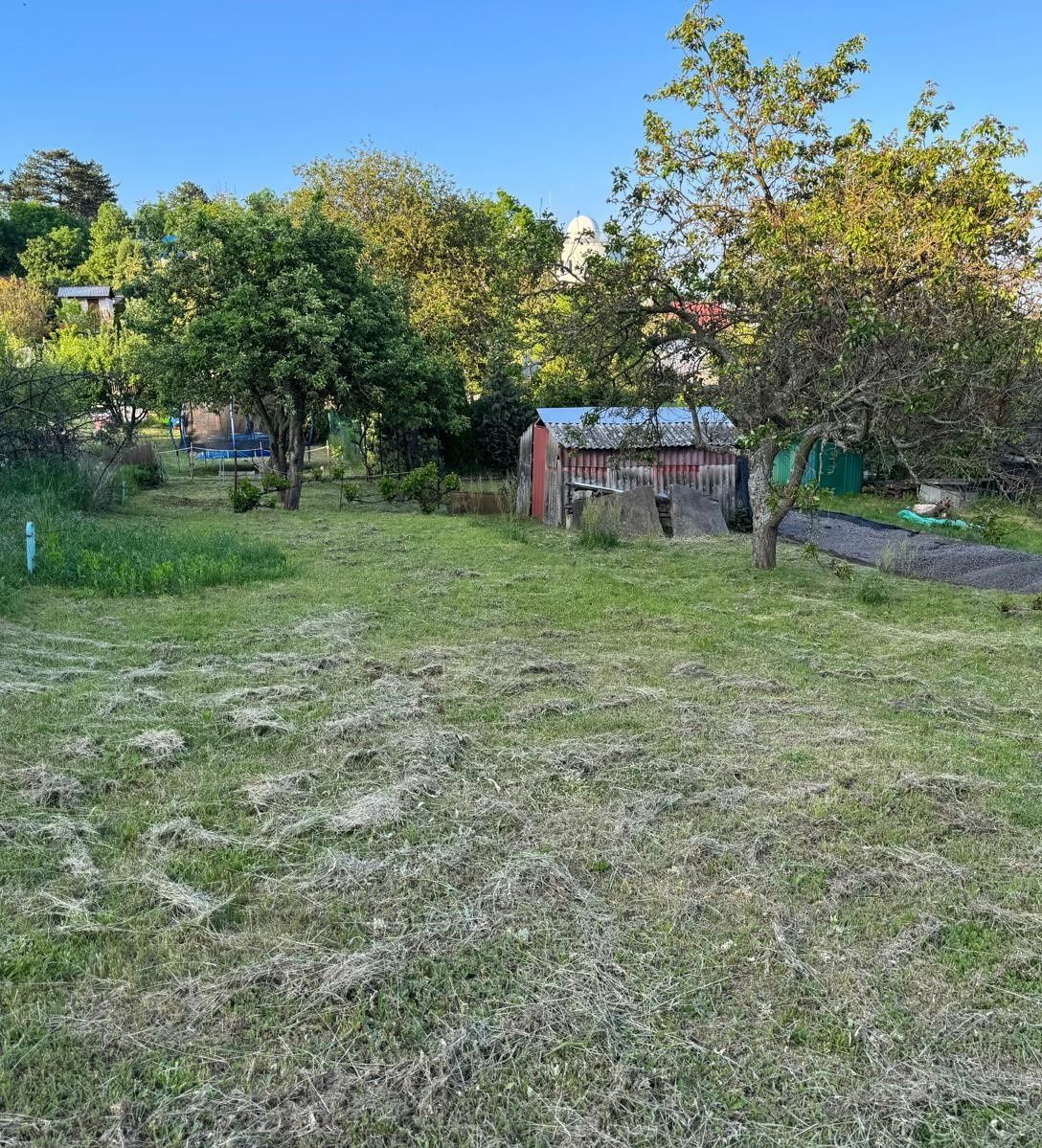 Nabízíme k prodeji krásnou zahradu o rozloze 308 m² v klidné