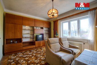 Nabízíme k prodeji prostorný rodinný dům o dispozici 5+2 a u