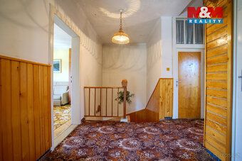 Nabízíme k prodeji prostorný rodinný dům o dispozici 5+2 a u