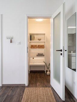 Světlý 2+kk po rekonstrukci – Praha 4, Modřany. Volný ihned.