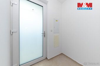 Nabízíme k prodeji slunný byt 2+kk s prostornou zahradou v o