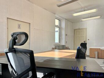 Nabízíme k pronájmu prostornou kancelář o výměře 27,5 m², kt