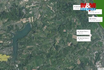 Stavební pozemek naproti archeoparku v Loukách je rovinatý, 