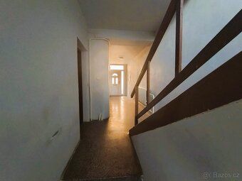 Nabízíme prostorný cihlový rodinný dům v klidné části Němčic