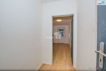 + zálohy za energie cca 4.200 Kč 1 os. + jistota 30.000 Kč +