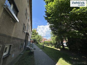 Nabízíme k pronájmu prostorný byt 2+1 nacházející se v blízk
