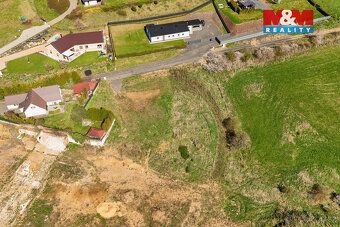 Nabízíme k prodeji slunný pozemek o velikosti 1368 m2, určen