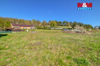 Nabízíme k prodeji slunný pozemek o velikosti 1368 m2, určen
