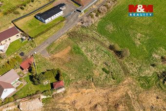 Nabízíme k prodeji slunný pozemek o velikosti 1368 m2, určen