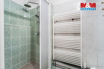 Výjimečná roubená chalupa v obci Kravaře, část Janovice. Sta