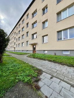 Poznámka k ceně: vratná jistota, náklady na bydlení 4252 Kč,