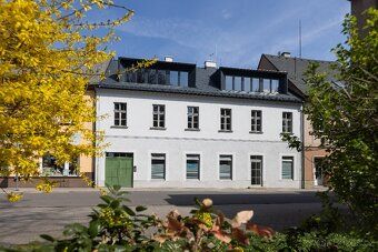 Nabízím pronájem velkého, prostorného bytu v prvním patře pů