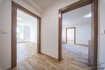 Exkluzivně Vám nabízím k prodeji prostorný byt 2 + 1 o celko