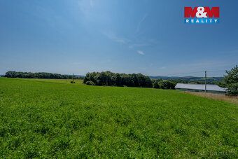 Nabízíme Vám ke koupi mírně svažitý pozemek o celkové výměře