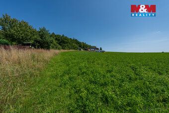 Nabízíme Vám ke koupi mírně svažitý pozemek o celkové výměře