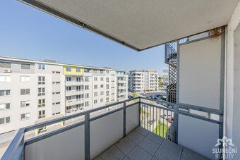 Nabízíme k pronájmu útulný byt 1+kk s balkonem v oblíbené lo