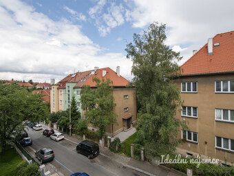 K dlouhodobému podnájmu nabízíme světlý byt o dispozici 2+1,