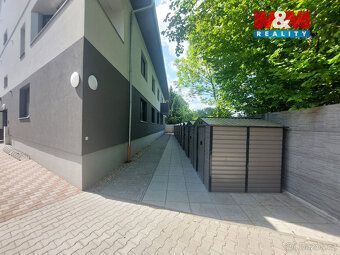 Hledáte byt, odkud je to do Prahy co by kamenem dohodil, a z