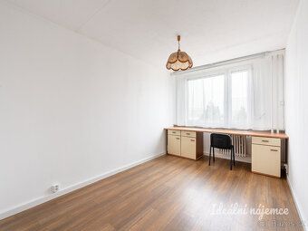Aktuálně nabízíme hezký světlý, částečně zařízený byt 3+1 vý