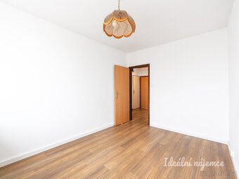 Aktuálně nabízíme hezký světlý, částečně zařízený byt 3+1 vý