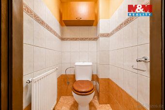 Nabízíme k prodeji rodinný dům v klidné části obce s pozemke